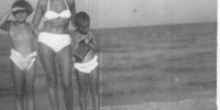Doina Cornea cu copiii la mare Doina Cornea cu copiii la mare